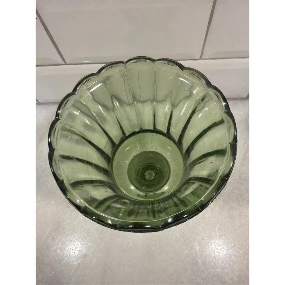 Vintage Avocado Glass Vase 6" tall Ribbed Pedestal Scalloped Edge Round ES051 - Picture 3 of 8
